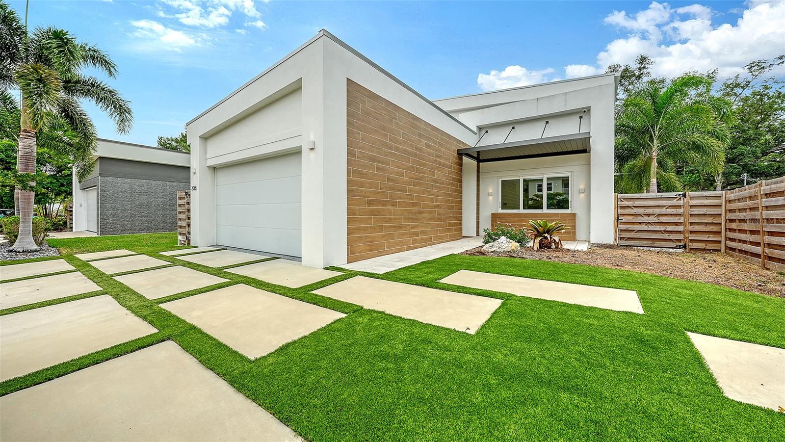 2138 Hawthorne St, Sarasota, FL 34239 photo