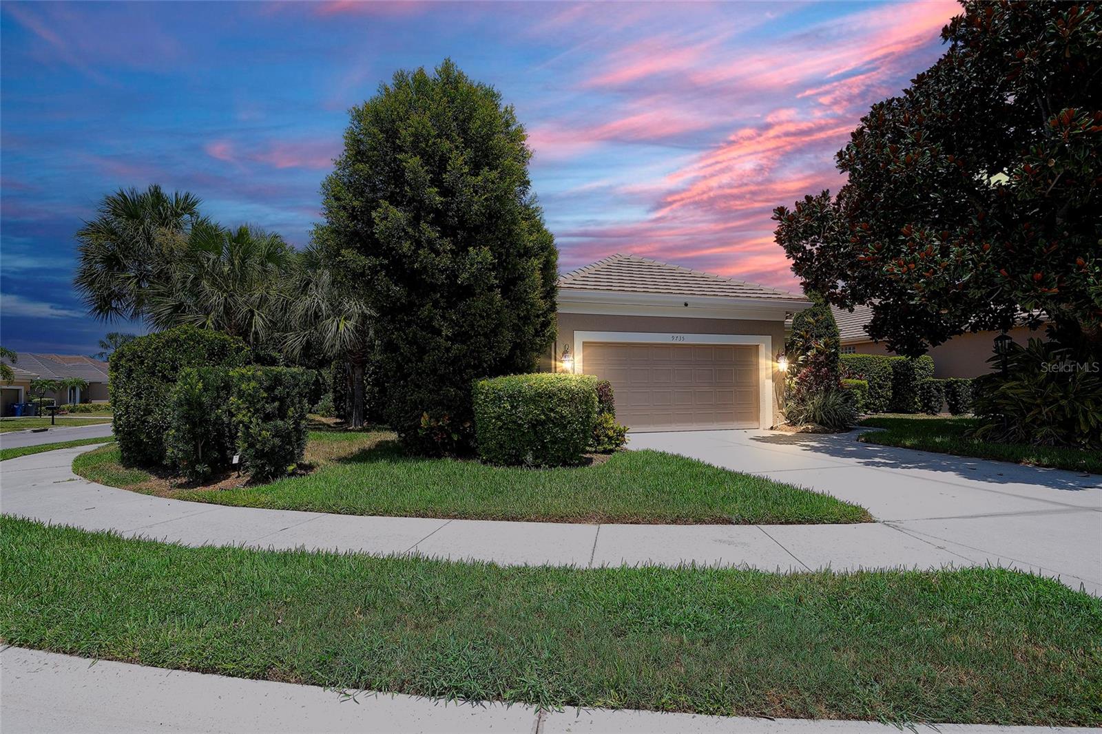 9735 53 Dr, Bradenton, FL 34211