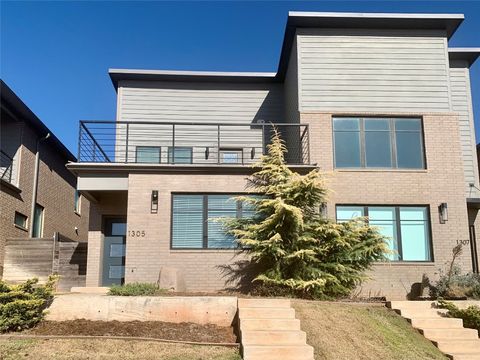 Duplex in Oklahoma City OK 1305 NE 6th Street.jpg