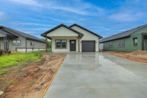 Single Family Residence in Oklahoma City OK 528 NW 112th Street.jpg