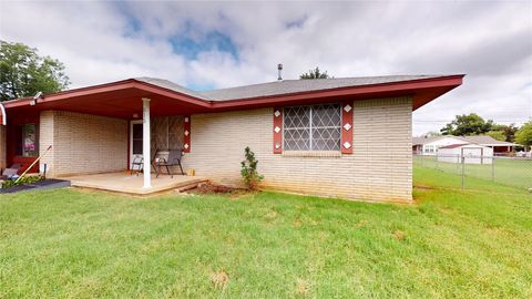 Single Family Residence in Jones OK 515 Montana Street.jpg
