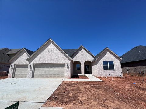 Single Family Residence in Yukon OK 14521 Astor Lane.jpg