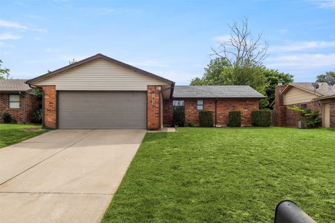 Single Family Residence in Oklahoma City OK 1812 David Terrace.jpg