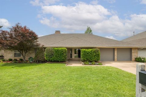 Single Family Residence in Oklahoma City OK 8717 Old Brompton Road.jpg