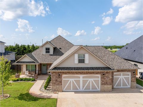 Single Family Residence in Oklahoma City OK 8913 NW 135th Place.jpg