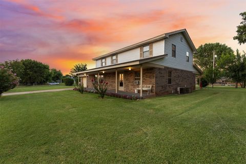 Single Family Residence in Pocasset OK 318 S Adams Street.jpg