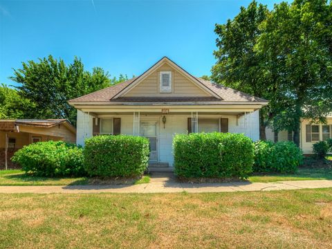 Single Family Residence in Geary OK 208 N Cheyenne Avenue.jpg