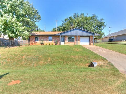 Single Family Residence in Luther OK 216 N Cedar Street.jpg