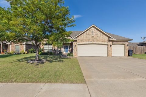 Single Family Residence in Oklahoma City OK 2913 Elmo Way.jpg