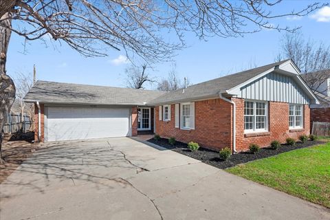 Single Family Residence in The Village OK 2725 Kent Drive.jpg