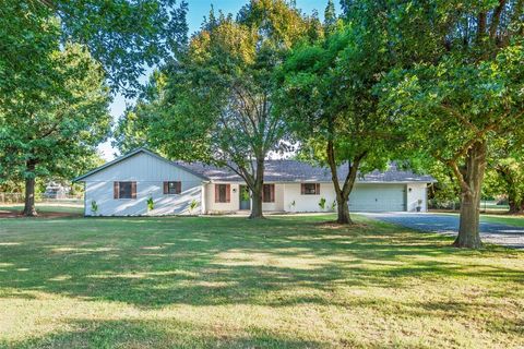 Single Family Residence in Tuttle OK 410 Timber Creek Drive.jpg