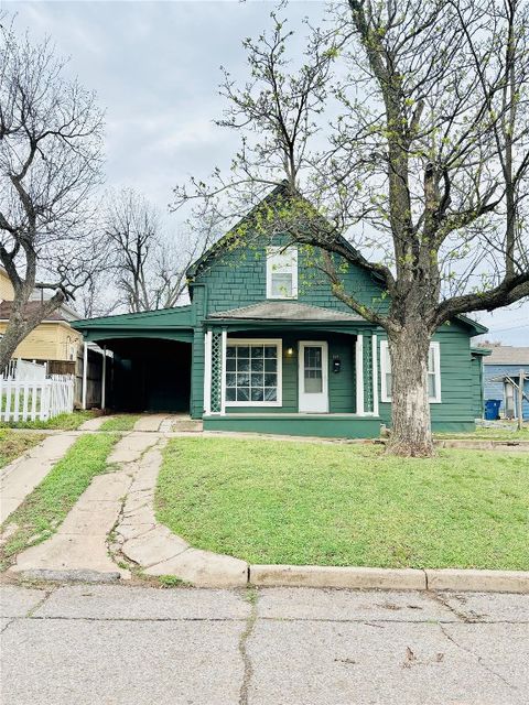 Single Family Residence in Guthrie OK 114 N Elm Street.jpg
