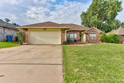Single Family Residence in Edmond OK 1912 Dena Drive.jpg