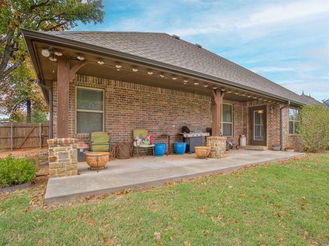 Single Family Residence in Blanchard OK 1832 Buckskin Court 42.jpg