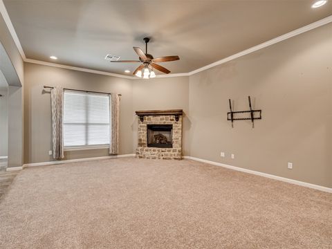 Single Family Residence in Blanchard OK 1832 Buckskin Court 7.jpg