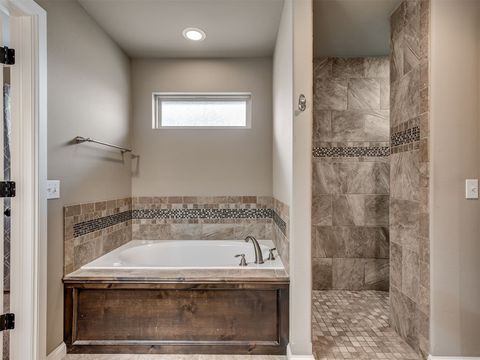 Single Family Residence in Blanchard OK 1832 Buckskin Court 22.jpg