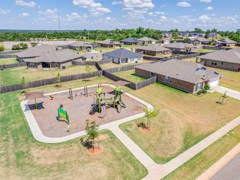 Single Family Residence in Blanchard OK 1832 Buckskin Court 44.jpg