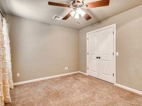 Single Family Residence in Blanchard OK 1832 Buckskin Court 29.jpg