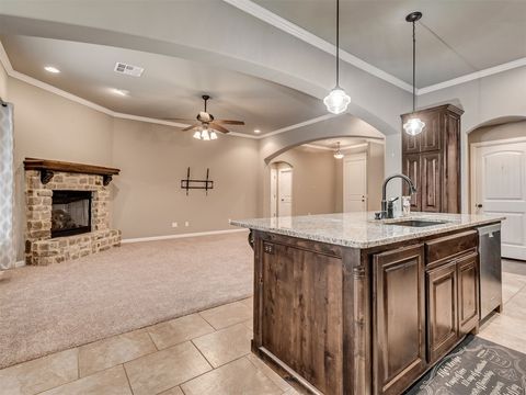 Single Family Residence in Blanchard OK 1832 Buckskin Court 15.jpg