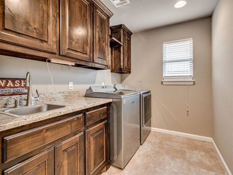 Single Family Residence in Blanchard OK 1832 Buckskin Court 35.jpg