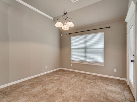Single Family Residence in Blanchard OK 1832 Buckskin Court 16.jpg