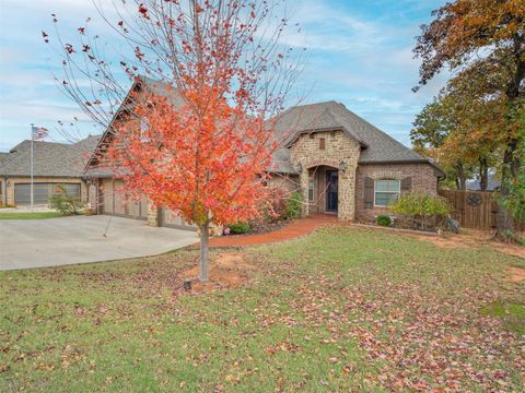 Single Family Residence in Blanchard OK 1832 Buckskin Court 2.jpg