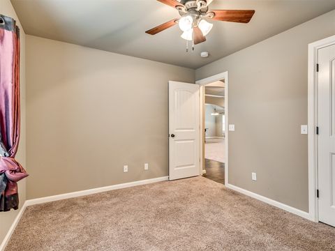 Single Family Residence in Blanchard OK 1832 Buckskin Court 34.jpg