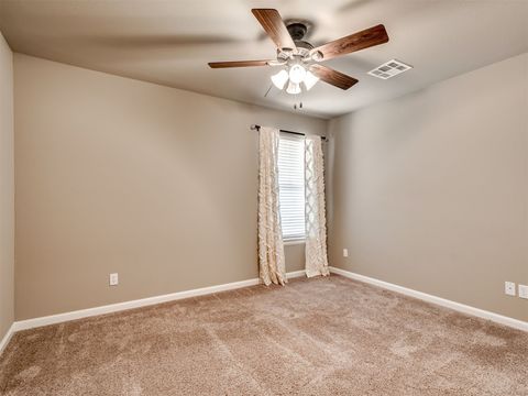 Single Family Residence in Blanchard OK 1832 Buckskin Court 28.jpg