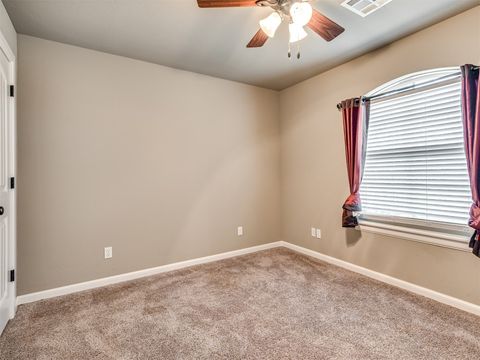Single Family Residence in Blanchard OK 1832 Buckskin Court 32.jpg