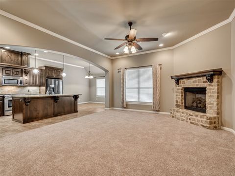 Single Family Residence in Blanchard OK 1832 Buckskin Court 8.jpg