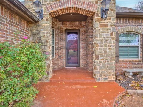 Single Family Residence in Blanchard OK 1832 Buckskin Court.jpg