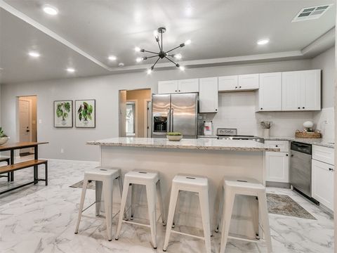 Single Family Residence in Oklahoma City OK 2040 NW 20th Street.jpg