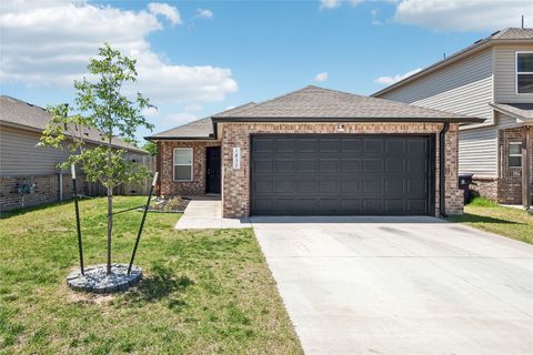 Single Family Residence in Oklahoma City OK 1837 Easton Lane.jpg