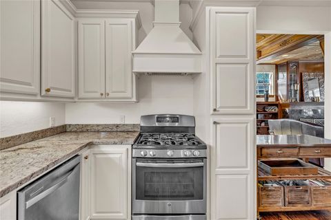 Single Family Residence in Oklahoma City OK 1118 NW 13th Street 6.jpg