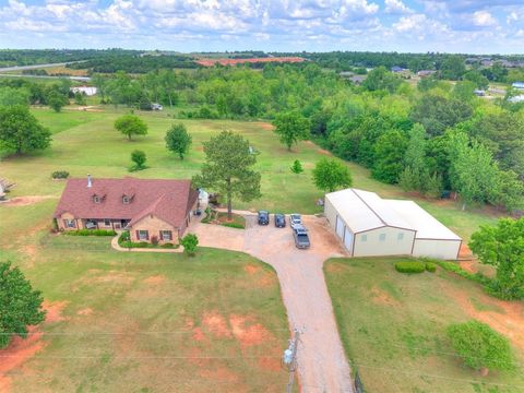 Single Family Residence in Newalla OK 18825 Red Oak Drive.jpg