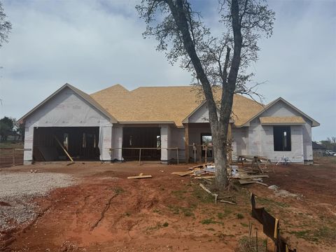 Single Family Residence in Blanchard OK 2416 Black Jack Way.jpg