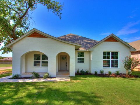 Single Family Residence in Arcadia OK 100 W 4th Street.jpg