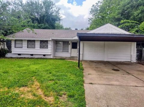 Single Family Residence in Del City OK 833 S Scott Street.jpg