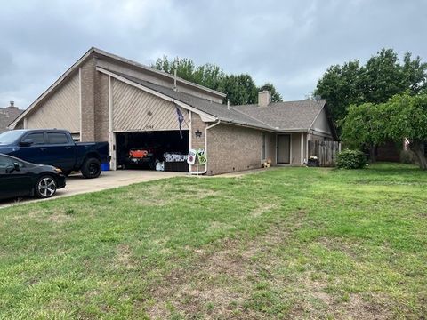 Duplex in Oklahoma City OK 7905 Debar Circle.jpg