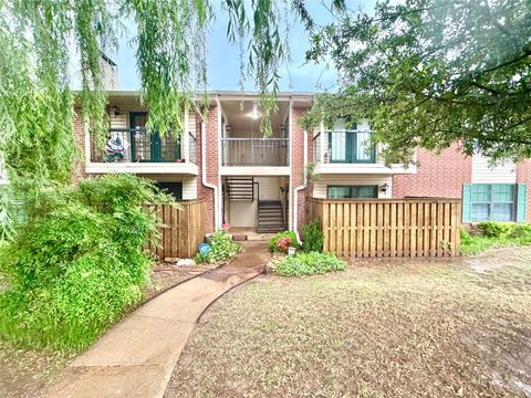 Condominium in Oklahoma City OK 4400 Hemingway Drive #202.jpg