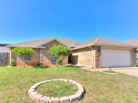 Single Family Residence in Oklahoma City OK 8233 Greer Way.jpg