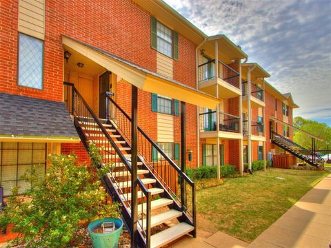 Condominium in Oklahoma City OK 4400 Hemingway Drive #256.jpg