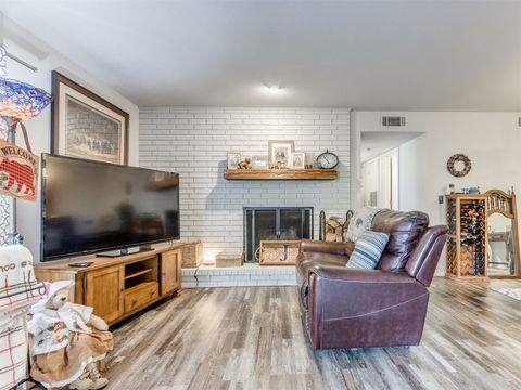 Condominium in Oklahoma City OK 4400 Hemingway Drive #153.jpg