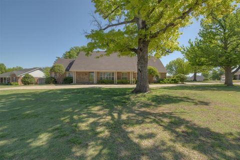Single Family Residence in Oklahoma City OK 12000 Thorn Ridge Road.jpg
