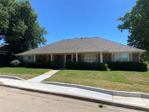 Single Family Residence in Oklahoma City OK 11200 Thorn Ridge Road.jpg