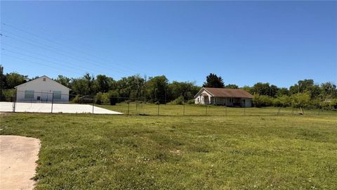 Single Family Residence in Midwest City OK 8100 NE 23rd Street.jpg
