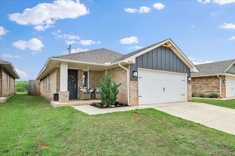 Single Family Residence in Edmond OK 19908 Taggert Drive.jpg