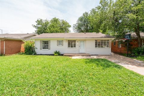 Single Family Residence in Oklahoma City OK 112 NW 82nd Street.jpg