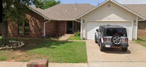 Single Family Residence in Oklahoma City OK 11909 Moon Beam Drive.jpg