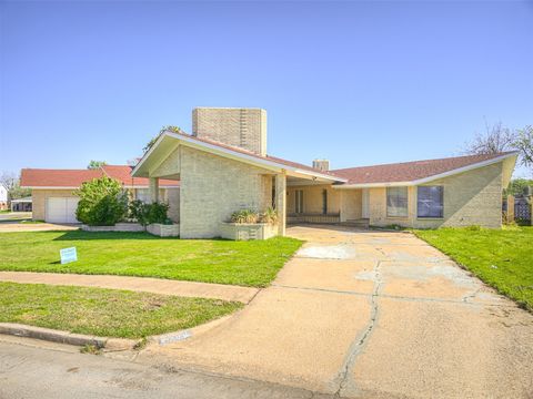 Single Family Residence in Oklahoma City OK 7700 S Country Club Drive.jpg